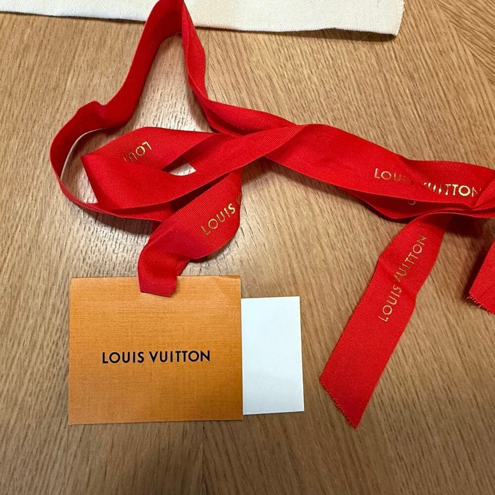Louis Vuitton Gift Packaging - Picture 2 of 8